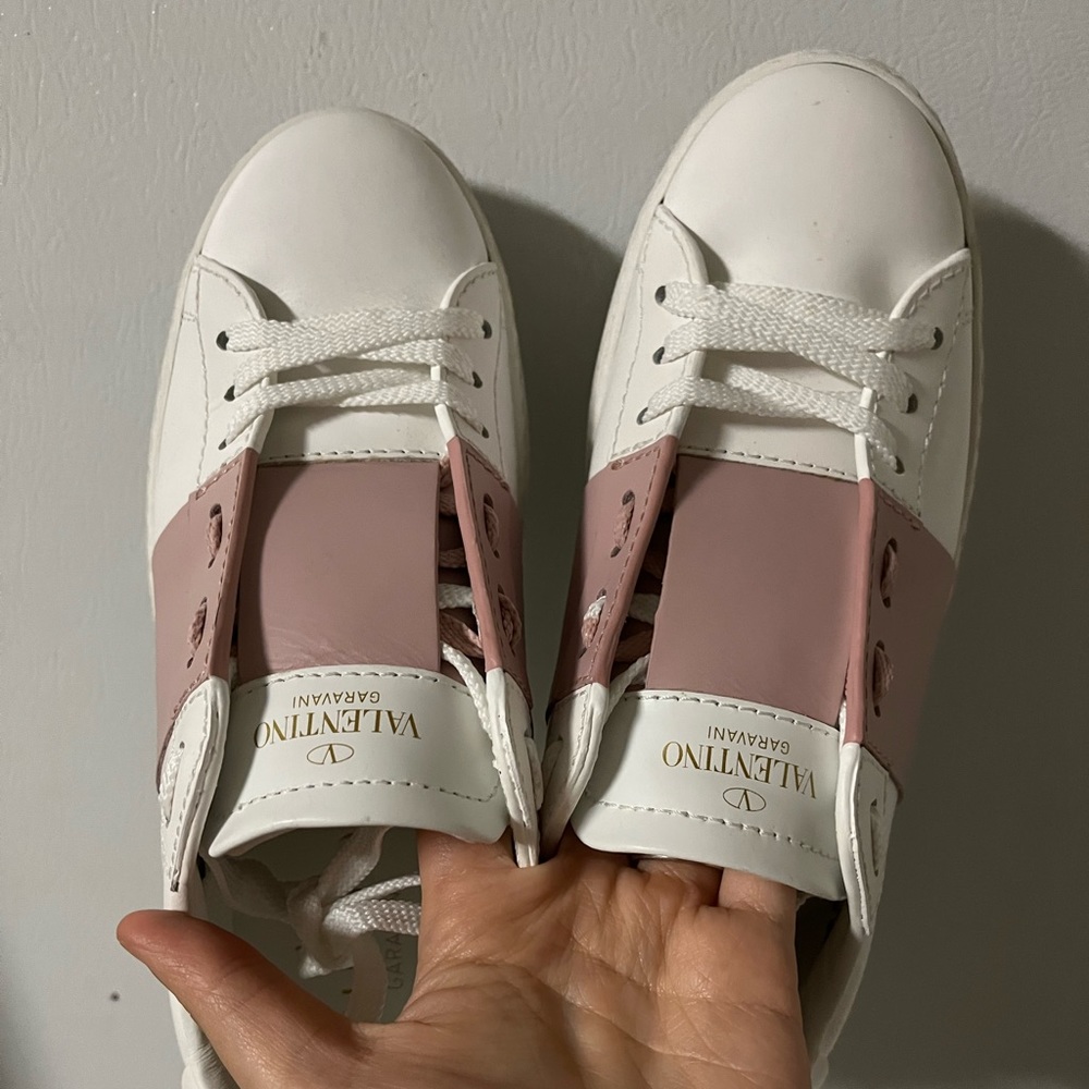 Women’s Valentino rockstud sneakers EU35
